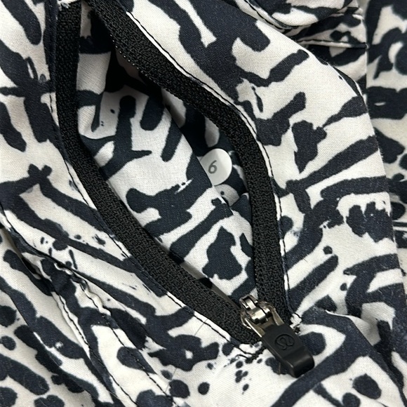 Lululemon Tracker Shorts - Picture 6 of 6